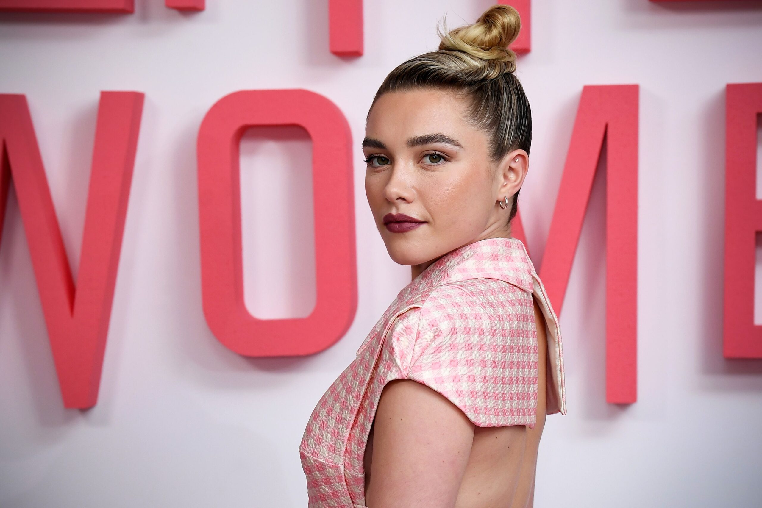 Florence Pugh Biography, Wiki, Age, Height, Boyfriend, Husband, Children, Movies, Wallpaper